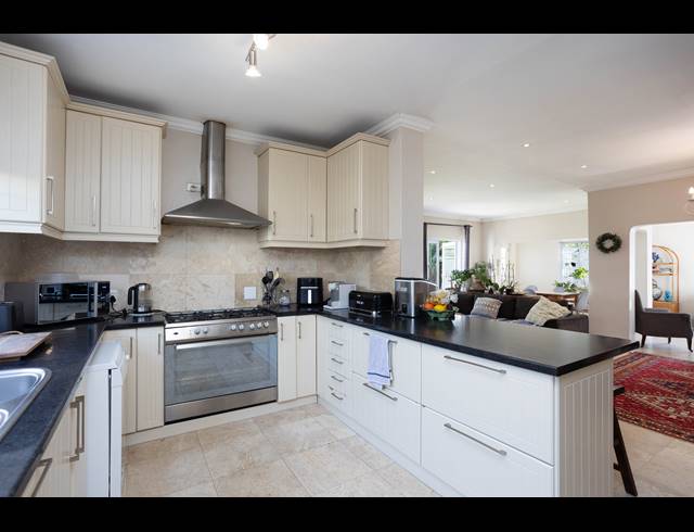 4 BEDROOM FREEHOLD FOR SALE IN RONDEBOSCH PARK ESTATE